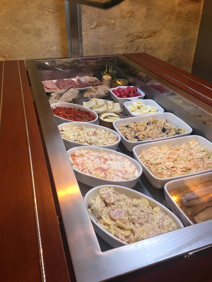 Bar des Carrières à Suilly la Tour - Buffet d'entrées