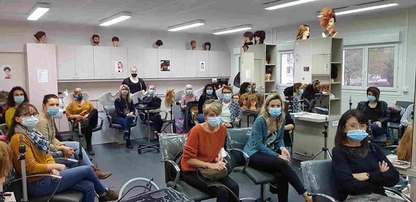 Coiffure Angélique à Suilly la Tour en formation