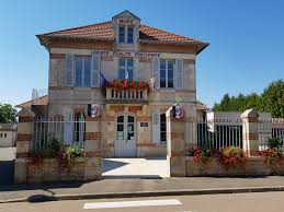 La photo du bâtiment de la Mairie de Suilly la Tour